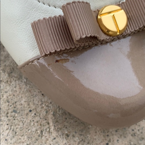 💚Tahari Two Tone Tan & Beige Ballet Flats Size 6 - Picture 7 of 7